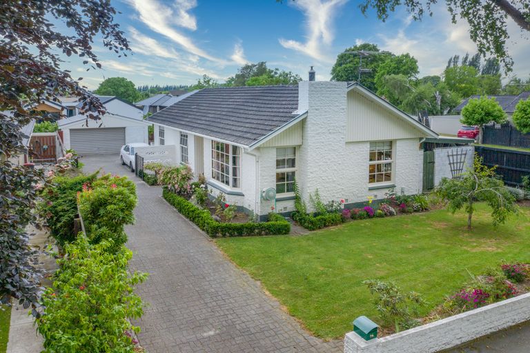 Photo of property in 14 Ramore Place, Redwood, Christchurch, 8051