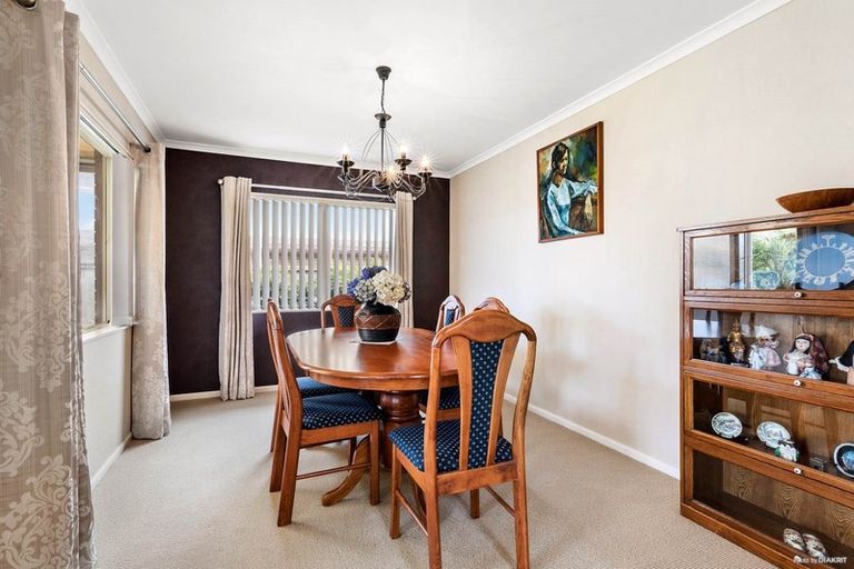Photo of property in 16 Carousel Crescent, East Tamaki Heights, Auckland, 2016