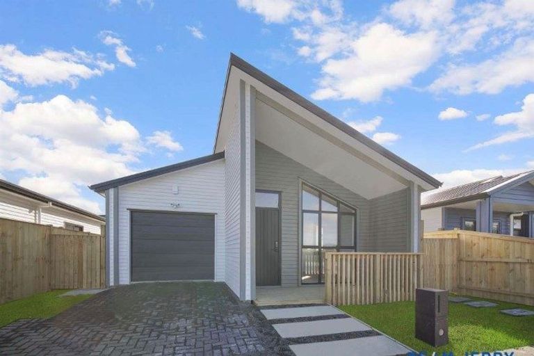 Photo of property in 17 Huringa Road, Karaka, Papakura, 2113