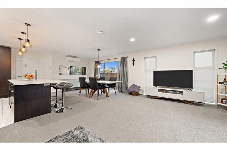 Photo of property in 15 Little Oaks Drive, Yaldhurst, Christchurch, 8042