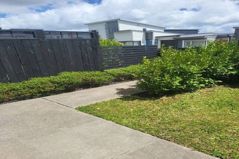 Photo of property in 14 Raranga Lane, Hobsonville, Auckland, 0616