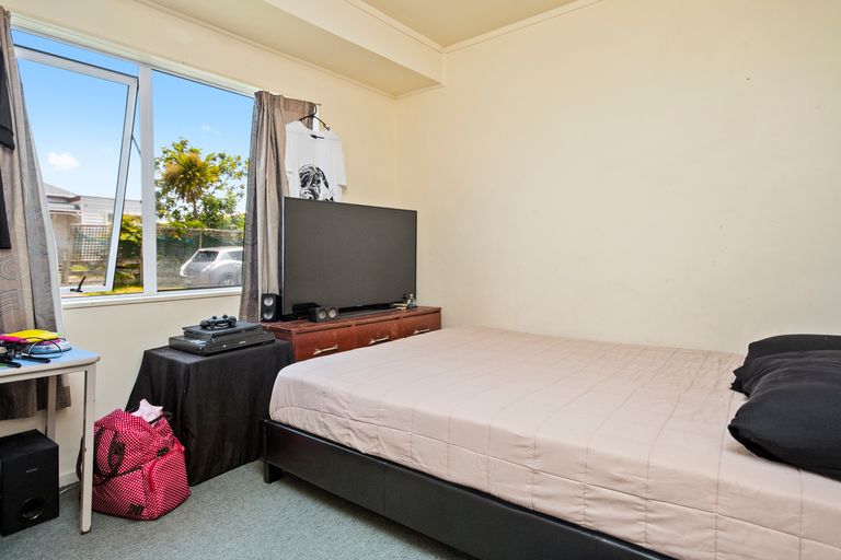 Photo of property in 104a Collingwood Road, Waiuku, 2123