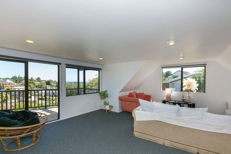 Photo of property in 3 Lindaver Grove, Merrilands, New Plymouth, 4312