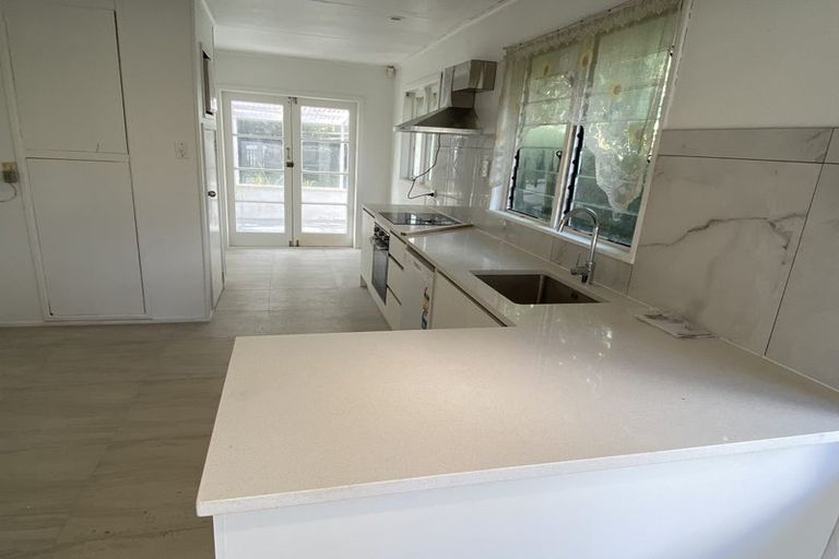 Photo of property in 3 Longburn Road, Henderson, Auckland, 0610