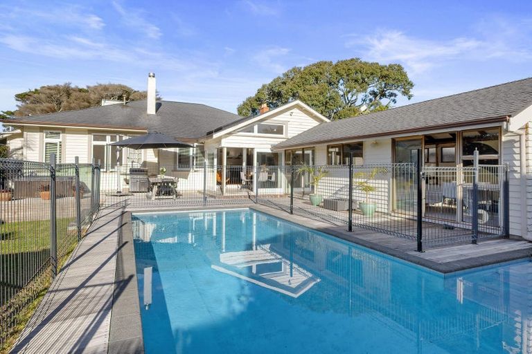 Photo of property in 8 Tiri Road, Milford, Auckland, 0620