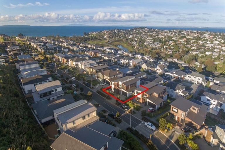 Photo of property in 32 Caldera Drive, Long Bay, Auckland, 0630