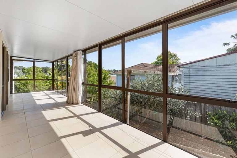 Photo of property in 2/24 Lambrown Drive, Totara Vale, Auckland, 0629