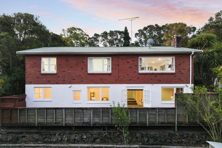 Photo of property in 42 West Lynn Road, Titirangi, Auckland, 0604