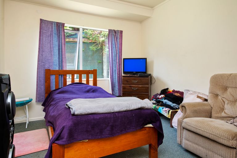 Photo of property in 104a Collingwood Road, Waiuku, 2123