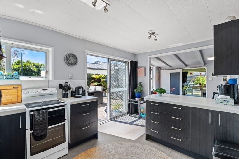 Photo of property in 64 Cuffs Road, Wainoni, Christchurch, 8061