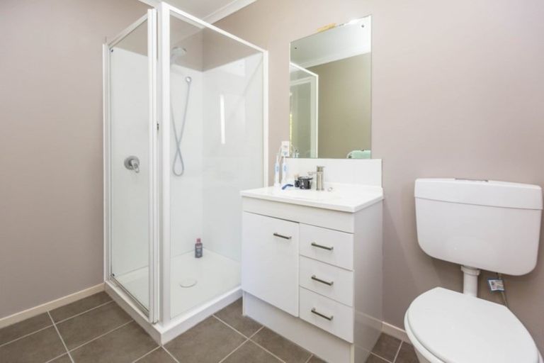 Photo of property in 6 Mcewen Crescent, Riverstone Terraces, Upper Hutt, 5018