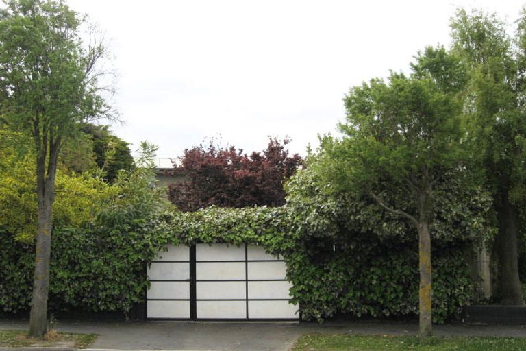 Photo of property in 28 Hadlow Place, Burnside, Christchurch, 8041