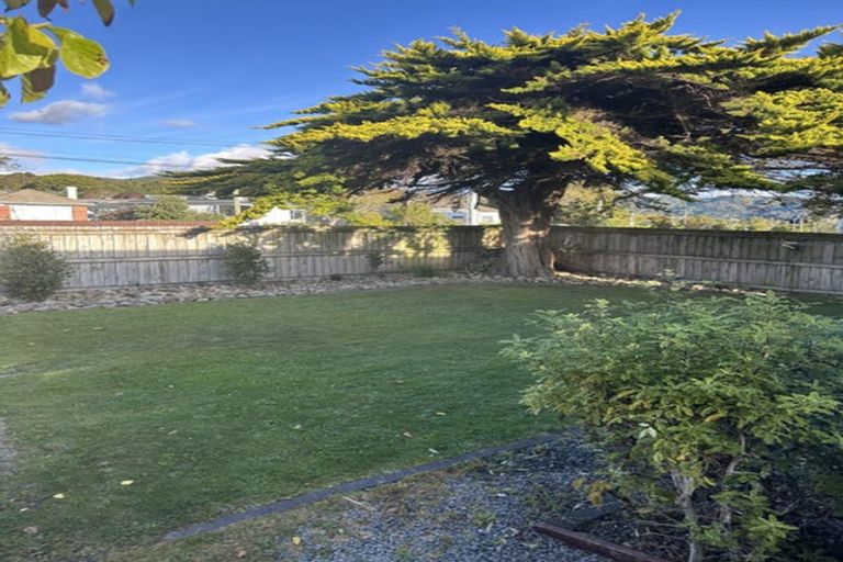 Photo of property in 90 Stokes Valley Road, Stokes Valley, Lower Hutt, 5019