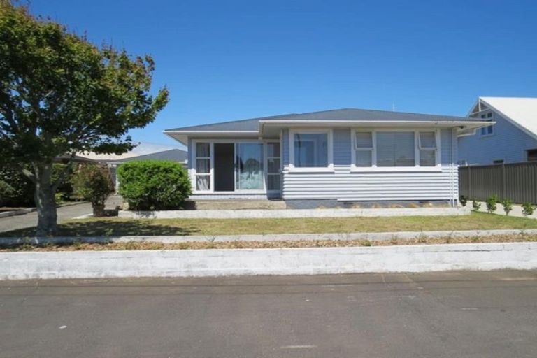 Photo of property in 19 Huatoki Street, Vogeltown, New Plymouth, 4310