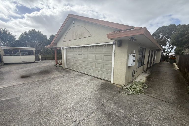 Photo of property in 25 Randwick Place, Randwick Park, Auckland, 2105