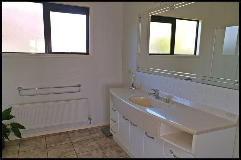 Photo of property in 27a Shelter Grove, Frankleigh Park, New Plymouth, 4310