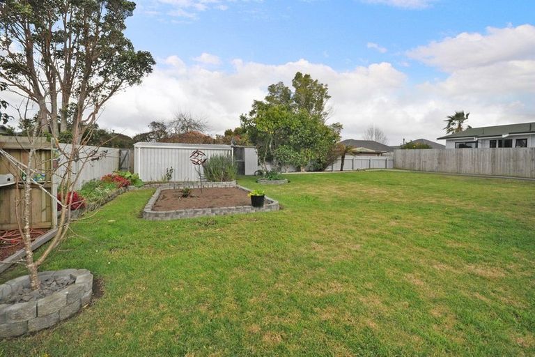 Photo of property in 27 Clinton Avenue, Te Atatu Peninsula, Auckland, 0610