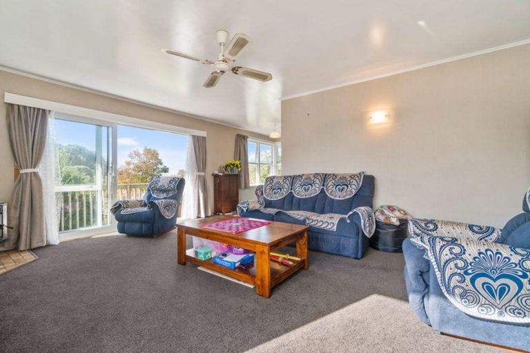 Photo of property in 2 Lowtherhurst Road, Massey, Auckland, 0614
