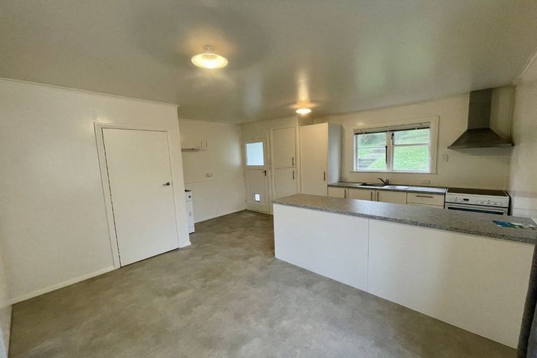 Photo of property in 69 Taylor Terrace, Tawa, Wellington, 5028