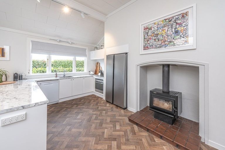 Photo of property in 4 Saint Leonard Street, Saint Johns Hill, Whanganui, 4501