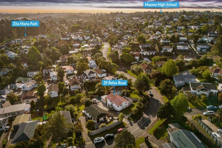 Photo of property in 39 Rehia Road, Massey, Auckland, 0614