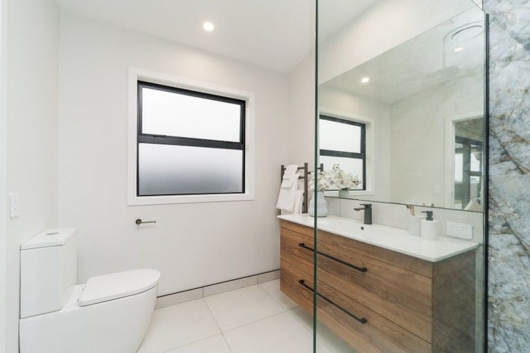 Photo of property in 44 Vaucluse Heights, Fitzherbert, Palmerston North, 4410