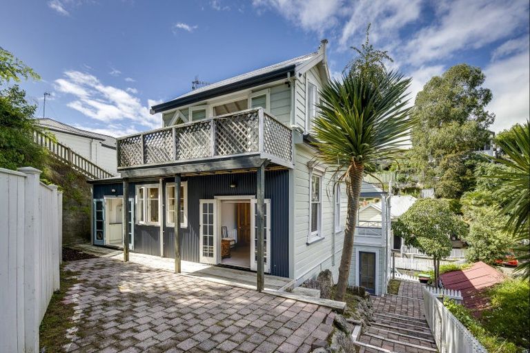 Photo of property in 2 Cameron Road, Bluff Hill, Napier, 4110