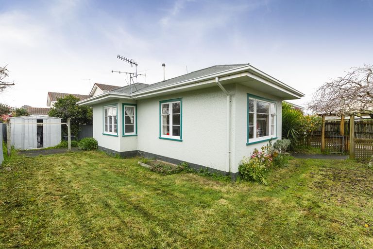 Photo of property in 8 Saint Albans Avenue, Hokowhitu, Palmerston North, 4410