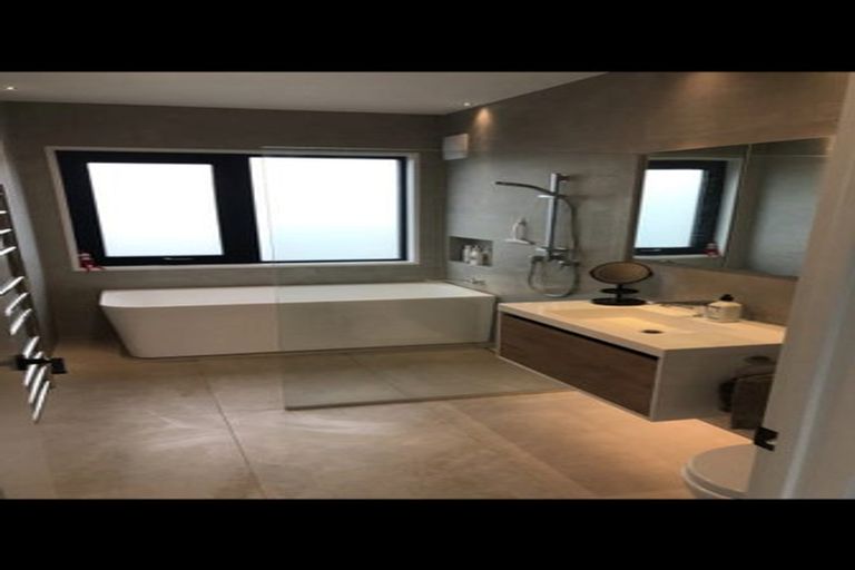 Photo of property in 3 Westbourne Road, Murrays Bay, Auckland, 0630