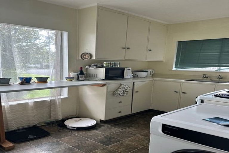 Photo of property in 1/49 Tirimoana Road, Te Atatu South, Auckland, 0602