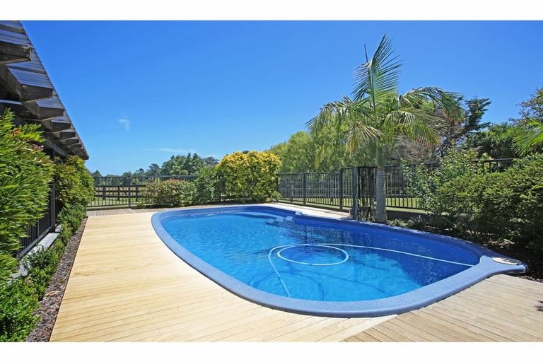Photo of property in 41 Jack Paterson Road, Opaheke, Papakura, 2584