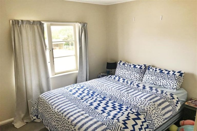 Photo of property in 1/24a Dallinghoe Crescent, Milford, Auckland, 0620