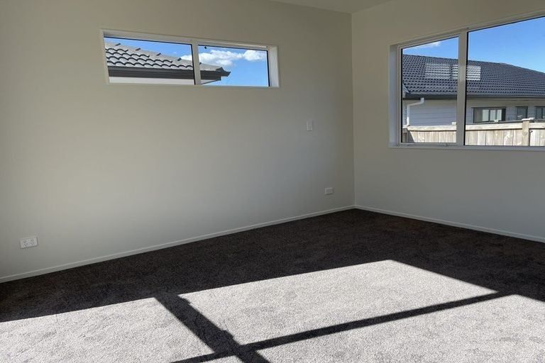 Photo of property in 7 Vinistra Road, Kumeu, 0810