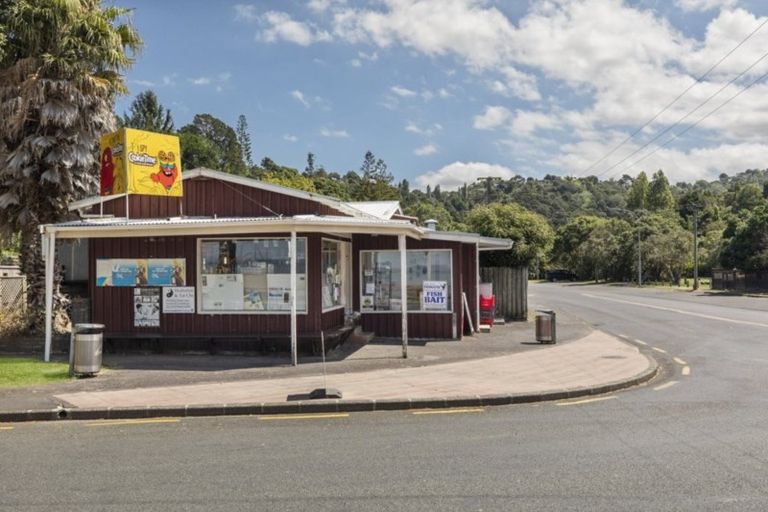 Photo of property in 37 Western Road, Laingholm, Auckland, 0604