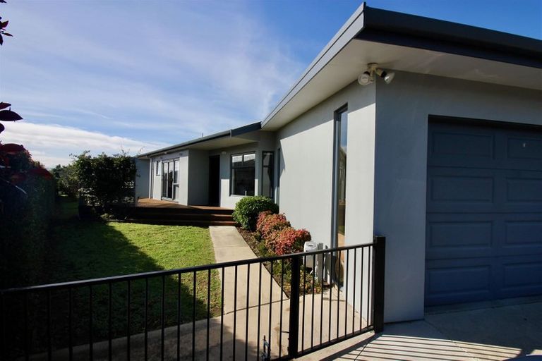 Photo of property in 18 Ringwood Place, Whitianga, 3510