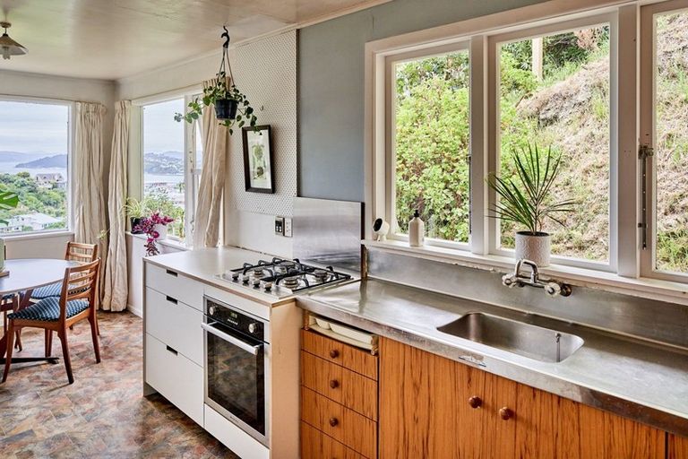 Photo of property in 5 Dunedin Terrace, Melrose, Wellington, 6023