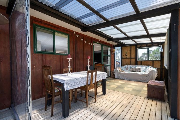 Photo of property in 137 Tawa Road, Kumeu, 0891