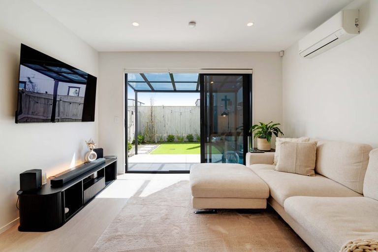 Photo of property in 6 George Cole Lane, Takanini, 2112