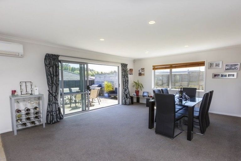 Photo of property in 22 Sunstone Crescent, Brown Owl, Upper Hutt, 5018