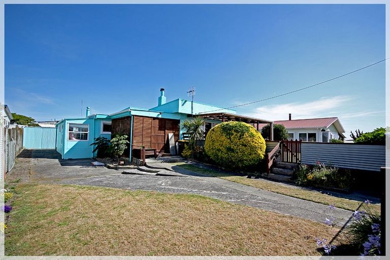Photo of property in 22 Andresen Street, Foxton Beach, Foxton, 4815