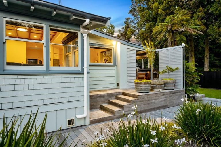 Photo of property in 5 Taupaki Road, Taupaki, Henderson, 0782