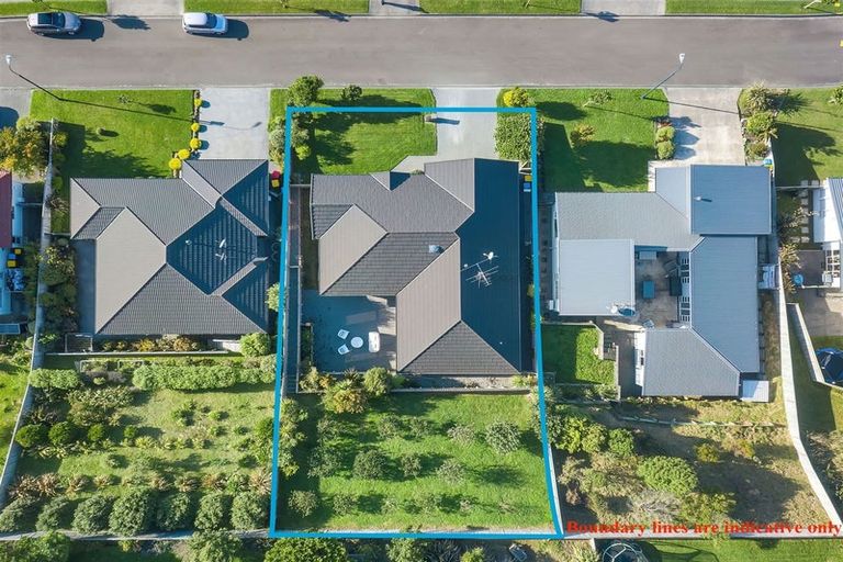 Photo of property in 16 Dusky Crescent, Aotea, Porirua, 5024