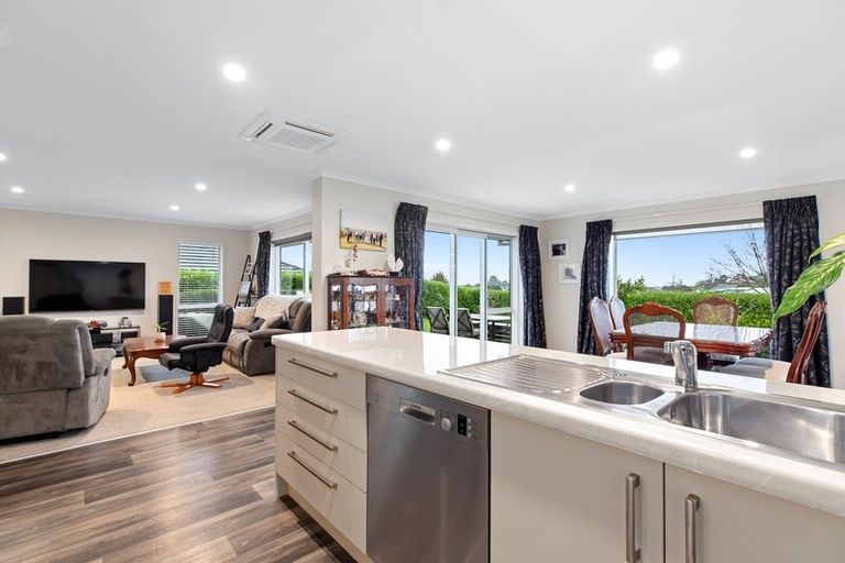 Photo of property in 2 Dayna Avenue, Ohauiti, Tauranga, 3112