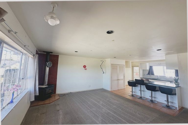 Photo of property in 4/70 West Coast Road, Glen Eden, Auckland, 0602