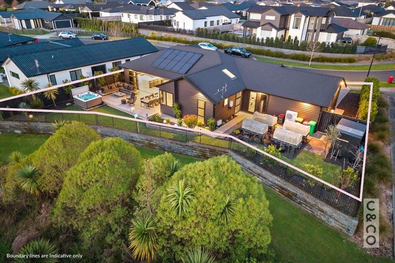 Photo of property in 21 Vogwill Road, Kumeu, 0810