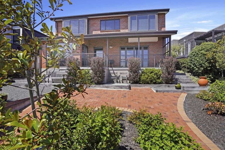 Photo of property in 11 Hilltop Lane, Mount Pleasant, Christchurch, 8081