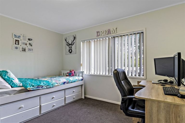 Photo of property in 2/31 Rangeview Road, Sunnyvale, Auckland, 0612
