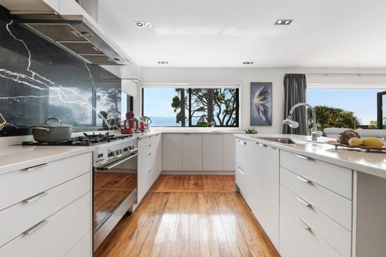 Photo of property in 37 Churchill Road, Murrays Bay, Auckland, 0630