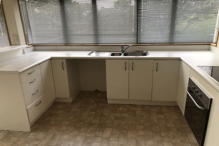 Photo of property in 1/194 Whangaparaoa Road, Red Beach, 0932