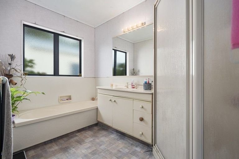 Photo of property in 8 Wade Place, Welcome Bay, Tauranga, 3175